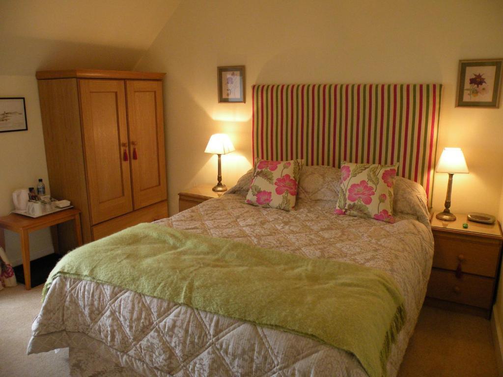 Thistle House Guest House Saint Catherines Room photo