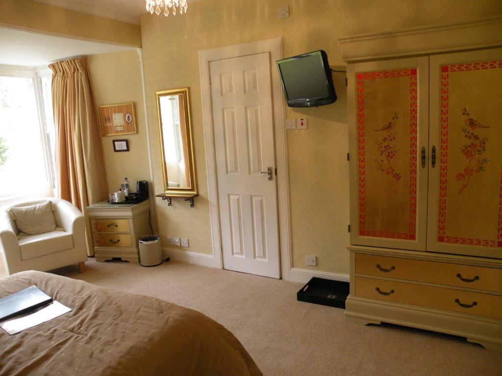 Thistle House Guest House Saint Catherines Room photo