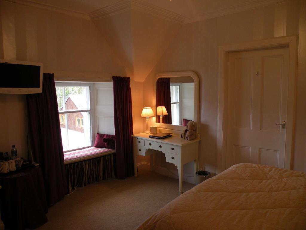 Thistle House Guest House Saint Catherines Room photo